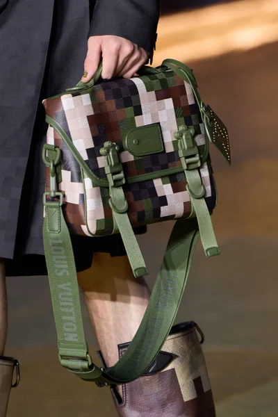 Look 11